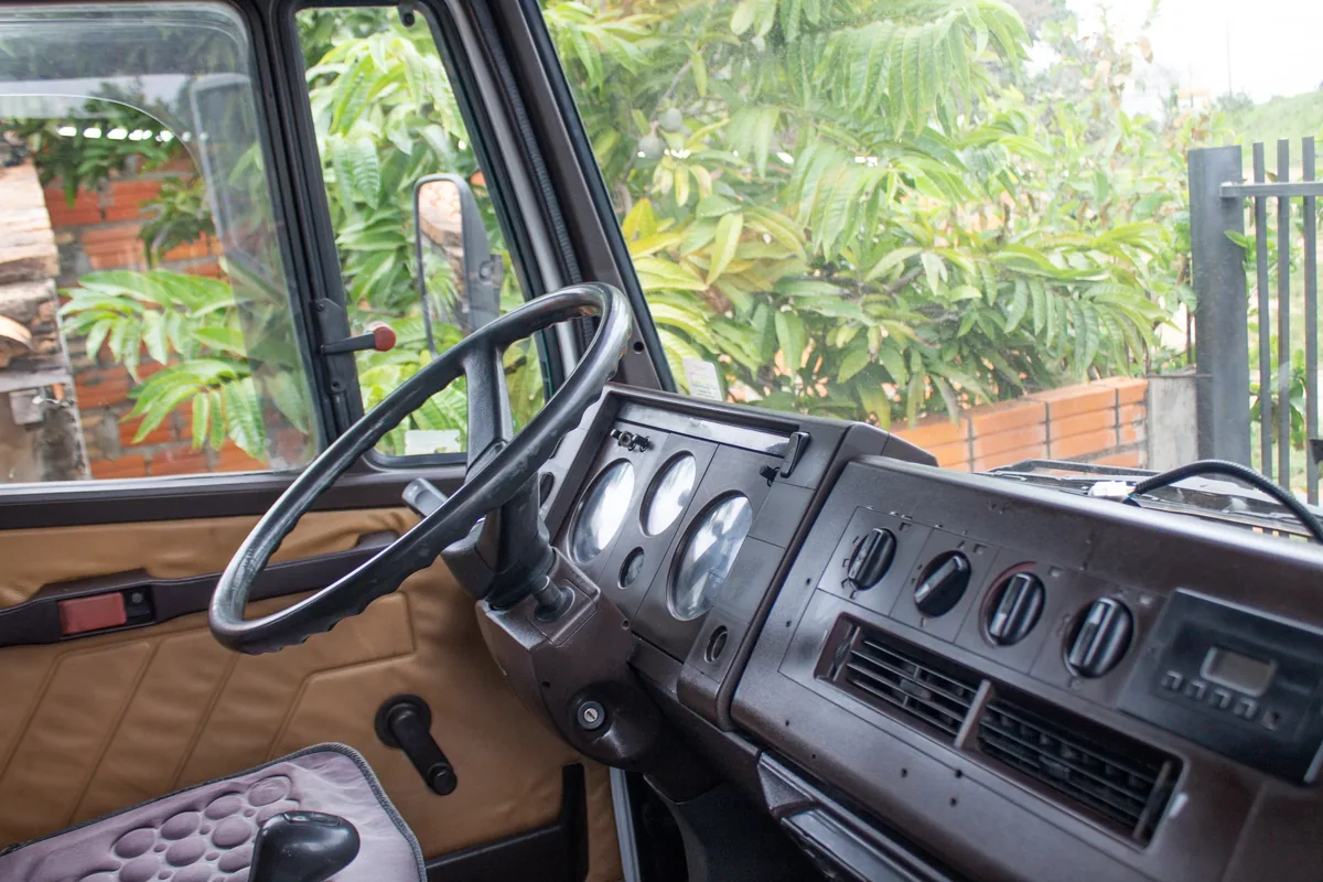 Tablero y volante del Mercedes-Benz 1120